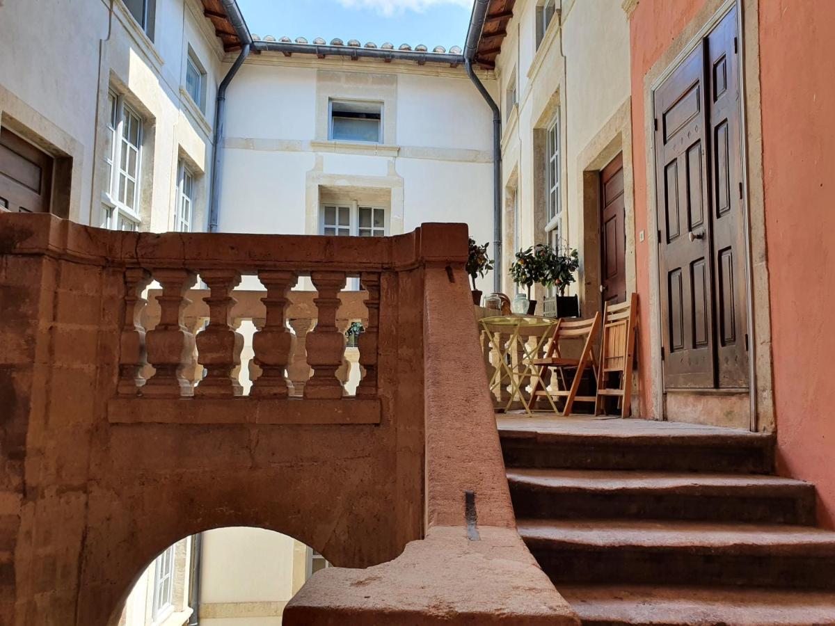 Au Coeur Du Centre Historique - Immeuble Classe - Terrasse - Climatise Nimes Ngoại thất bức ảnh