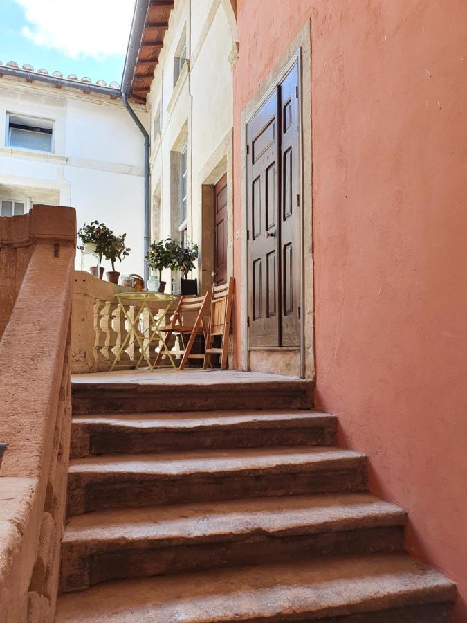 Au Coeur Du Centre Historique - Immeuble Classe - Terrasse - Climatise Nimes Ngoại thất bức ảnh