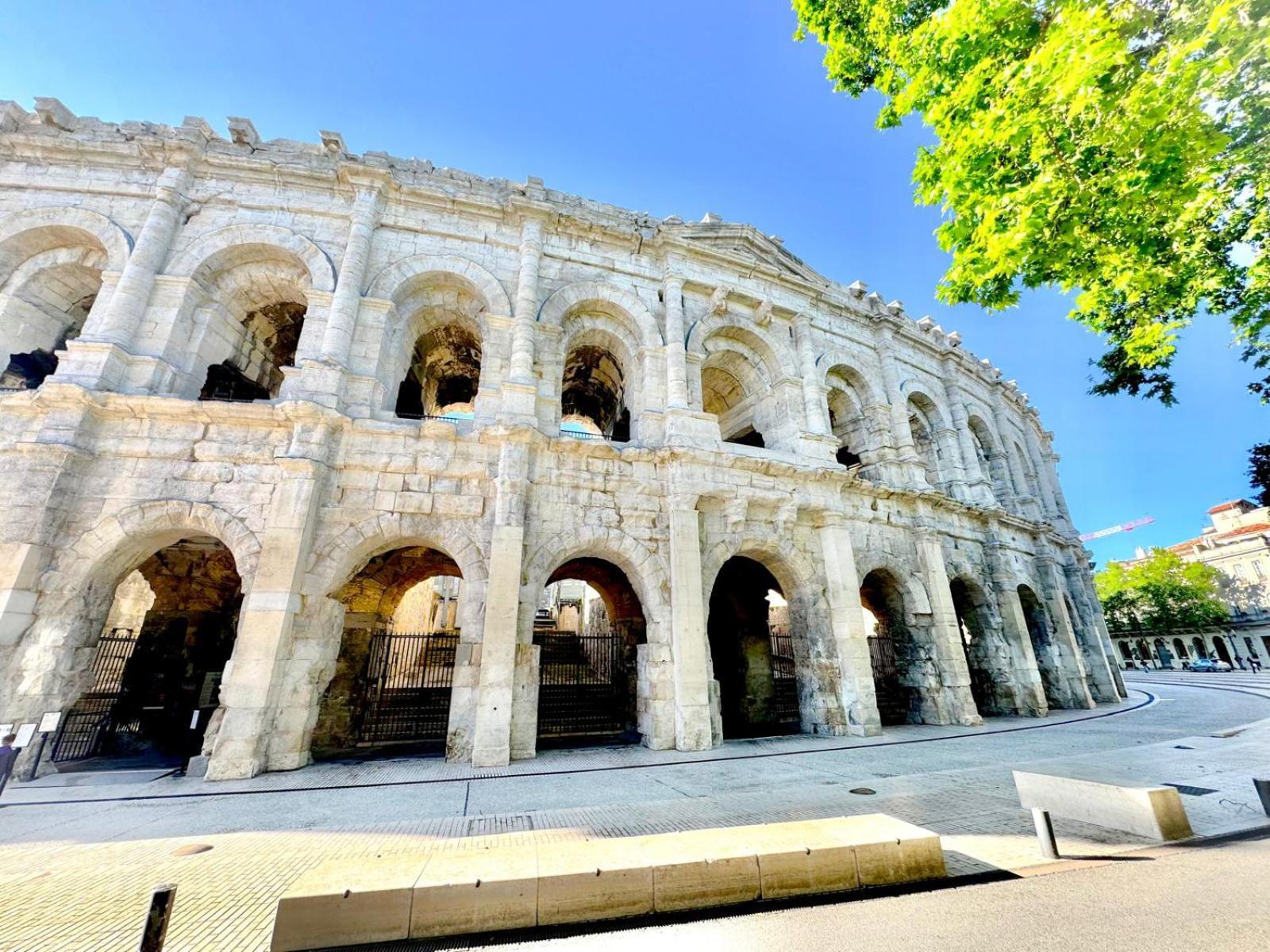 Au Coeur Du Centre Historique - Immeuble Classe - Terrasse - Climatise Nimes Ngoại thất bức ảnh