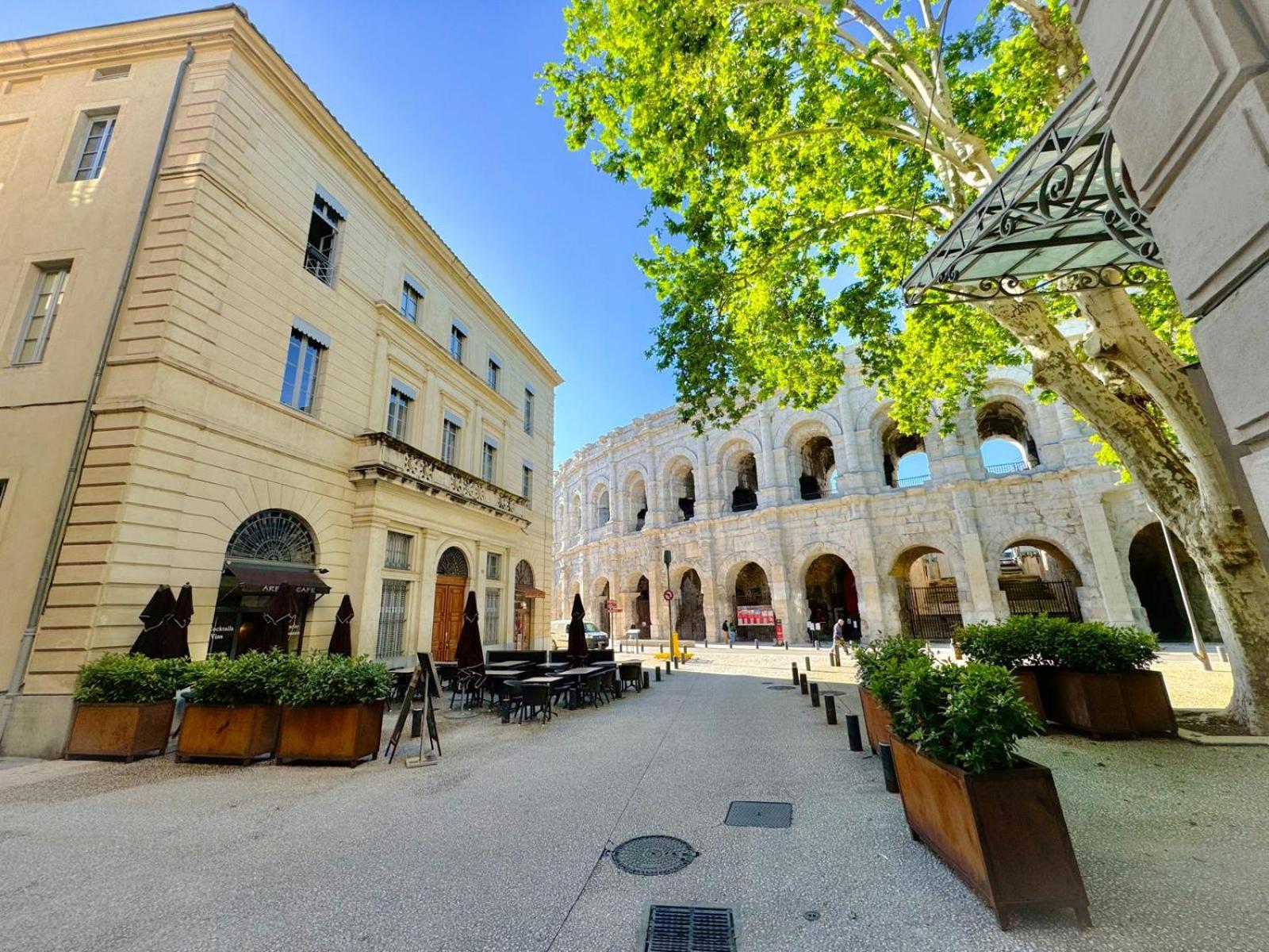 Au Coeur Du Centre Historique - Immeuble Classe - Terrasse - Climatise Nimes Ngoại thất bức ảnh