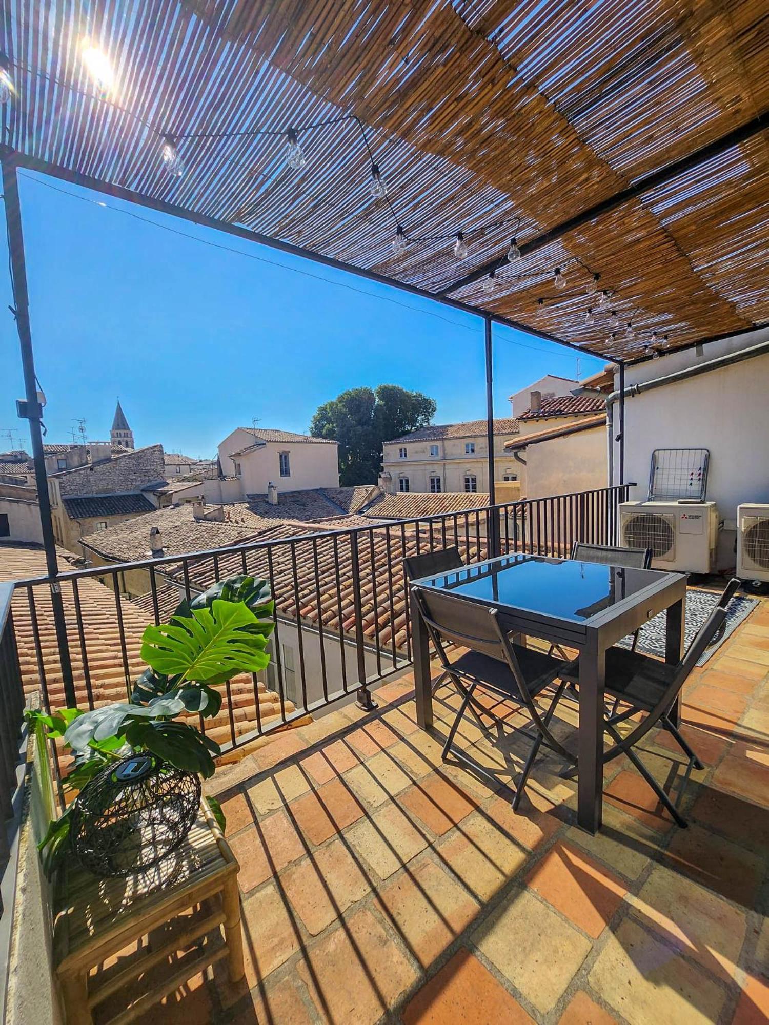 Au Coeur Du Centre Historique - Immeuble Classe - Terrasse - Climatise Nimes Ngoại thất bức ảnh